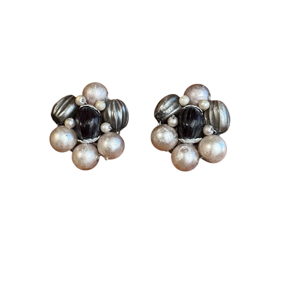 Vintage Cluster‎ Bead Clip On Earrings Mid-Century Jewelry Hong Kong Black Gray
